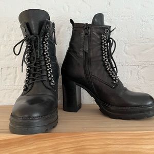 Leather ankle boots, size 37, from the MJUS brand, made in Italy.